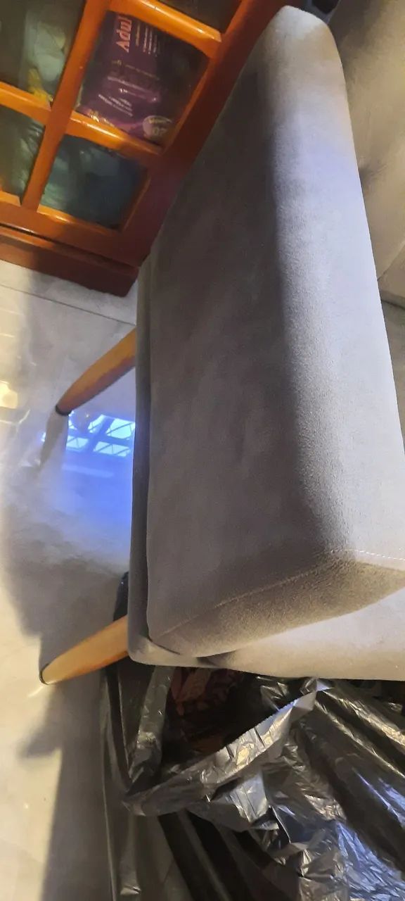 Cadeira de sala CINZA com puf de brinde - Foto 3