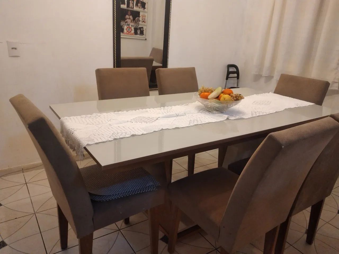 Mesa para 6 cadeiras - sem as cadeiras 