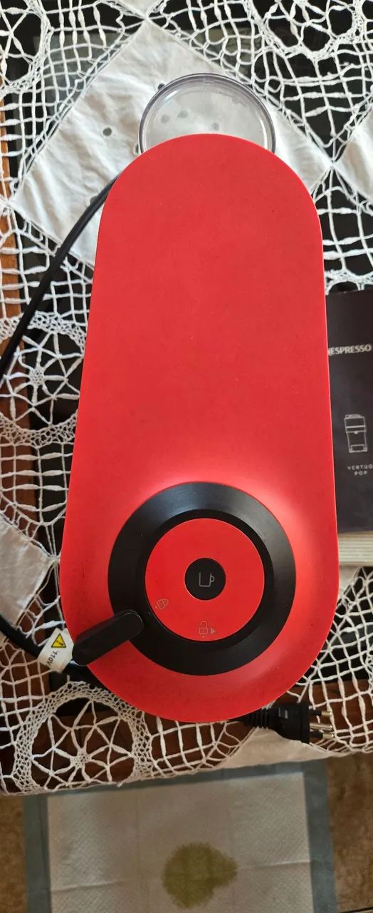 Vendo cafeteira Nespresso praticamente nova. Só foi usada para fazer 3 cápsulas  - Foto 3