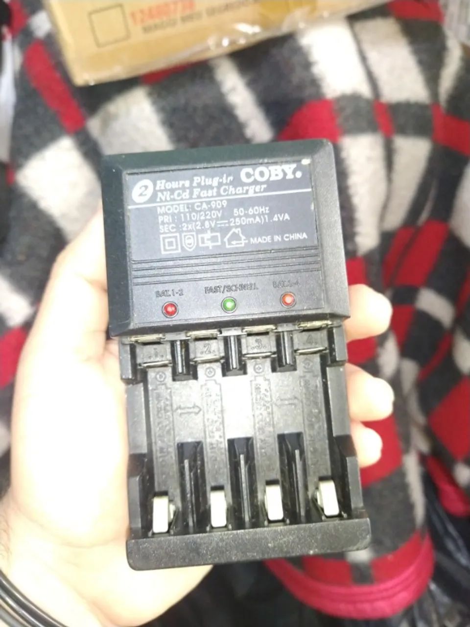 Carregador de pilhas profissional COBY AA e AAA - Foto 2