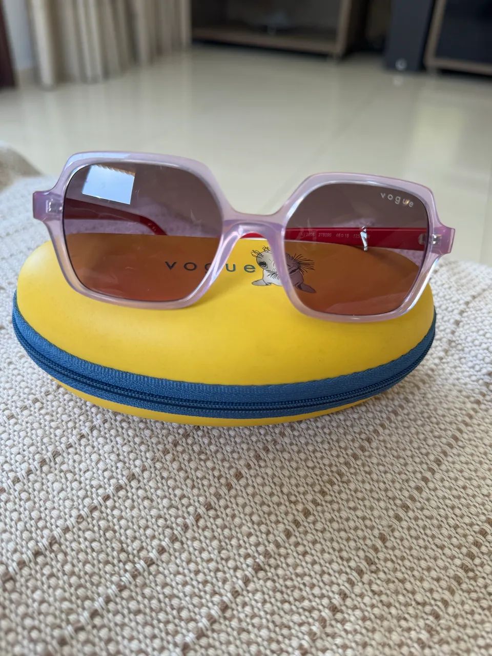 Óculos infantil da marca vogue 