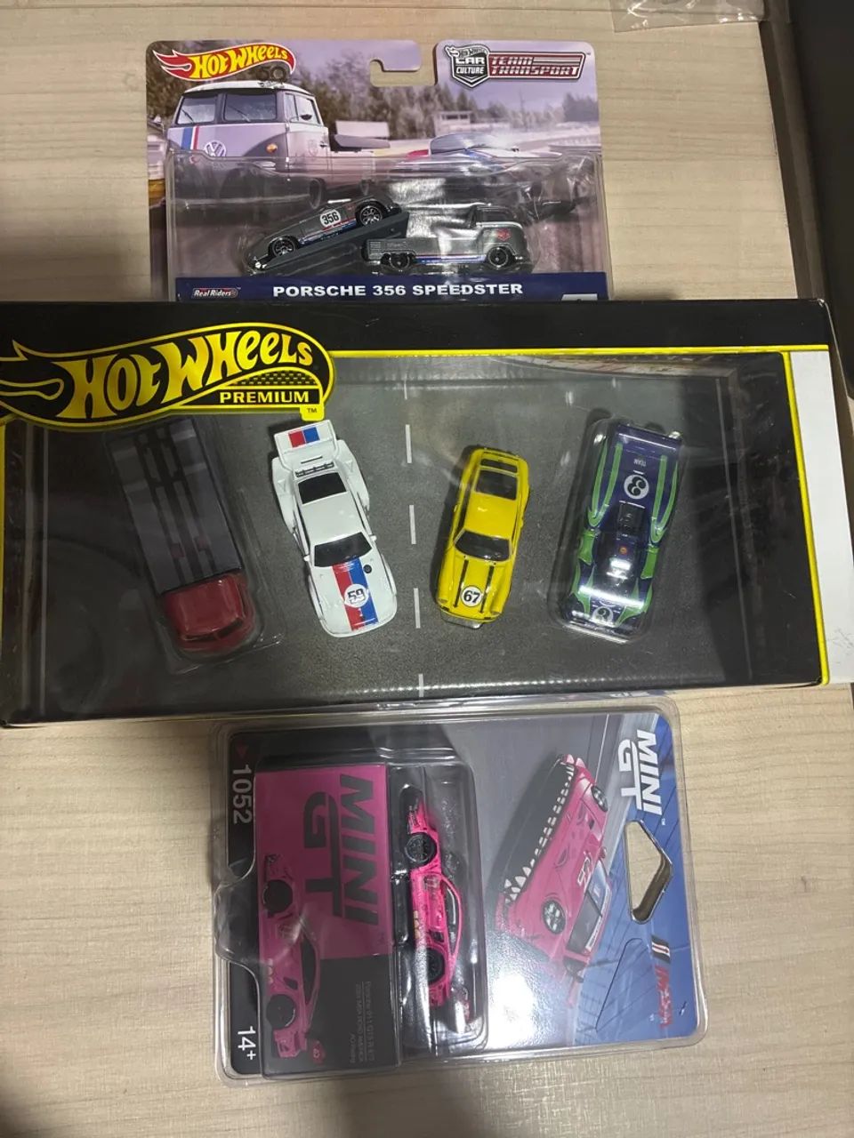 Lote hot Whels e mini gt 3 un 