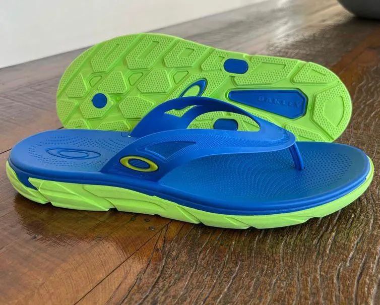 Chinelo masculino Oakley. - Foto 4