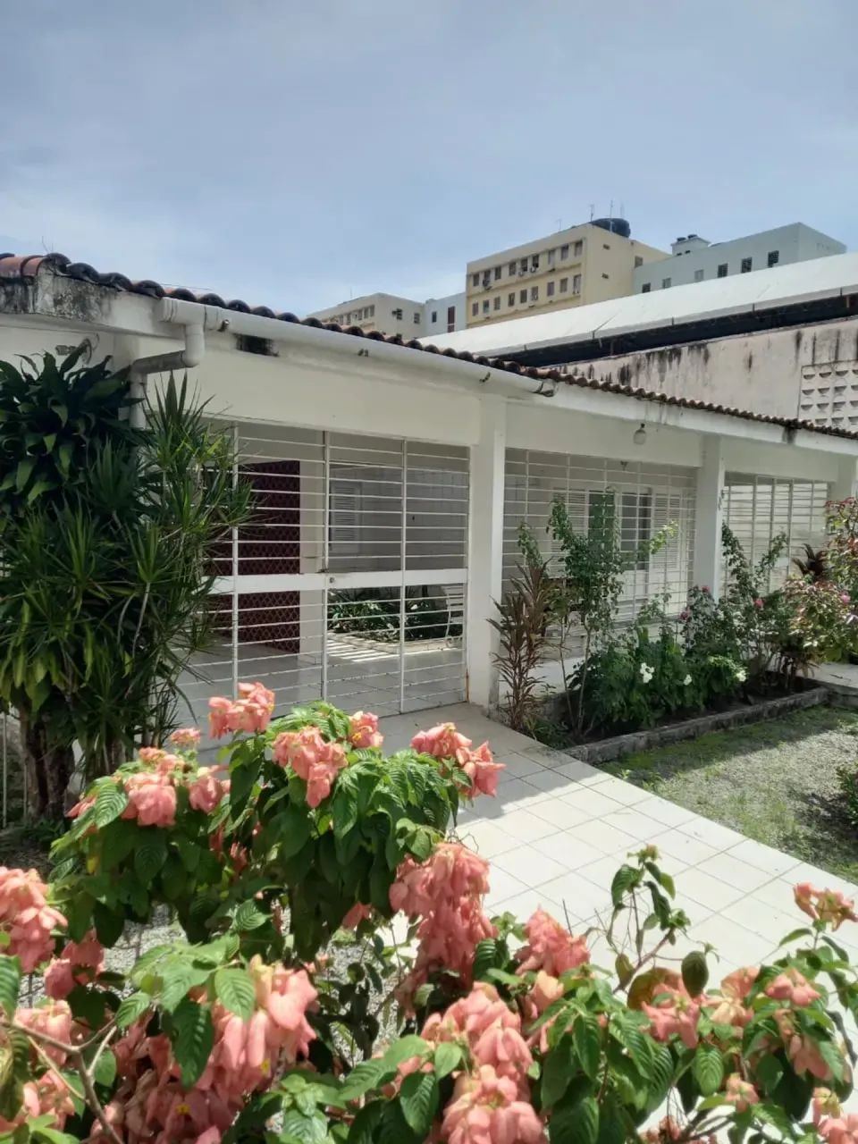 Excelente casa pra comércio, atrás da Restauração, com 481m2, em excelente estado conserva - Foto 2