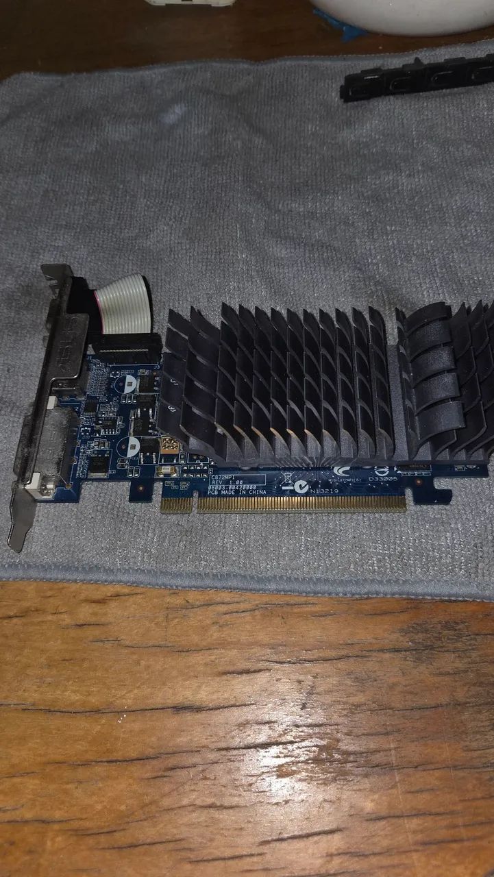 Geforce 9400 GT 512MB e Asus Geforce 210 1GB - Foto 2