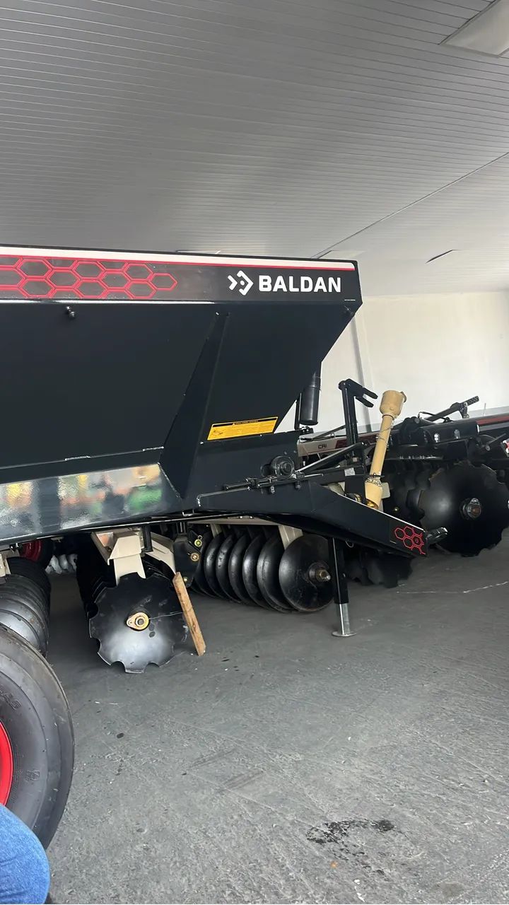 Implemento agrícola distribuidor de calcário  - Foto 5