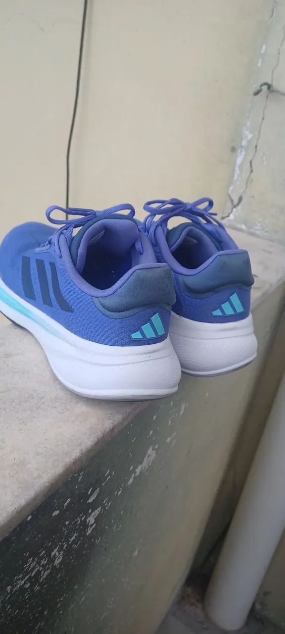 Tênis adidas 