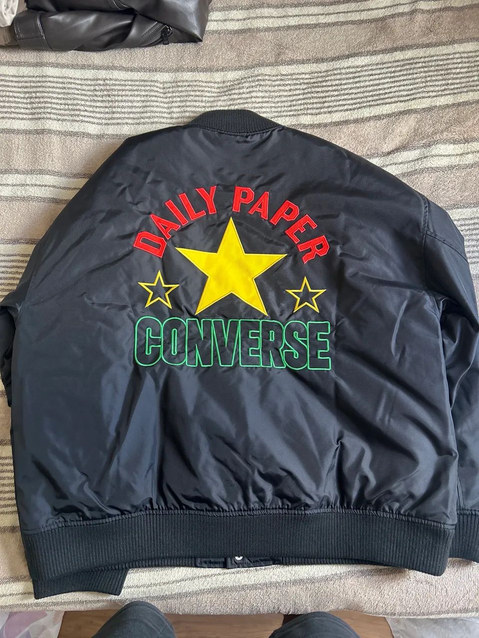 Jaqueta Bomber Converse X Daily Paper - Foto 2