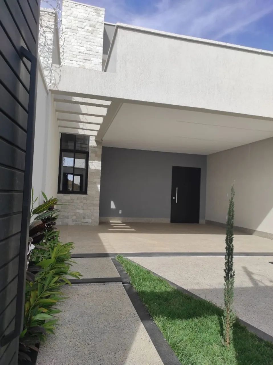 Sobrado 4 quartos Setor Três Marias - Goiânia