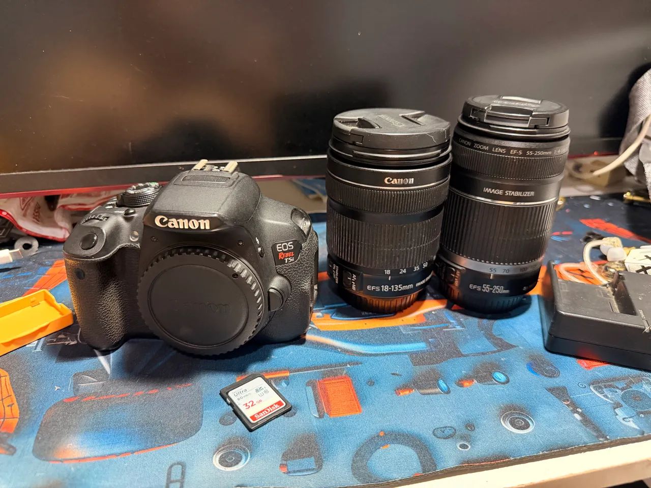 Canon T5i + Lentes 