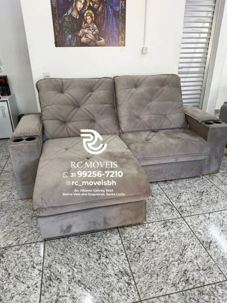 Sofá Retrátil Reclinável Cuiabá com Porta Copos D33 Molas Ensacadas | Frete Gratis - Foto 2