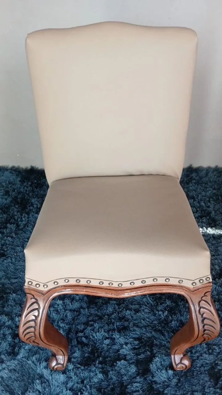 Mesa em madeira com cadeiras estofadas  - Foto 5