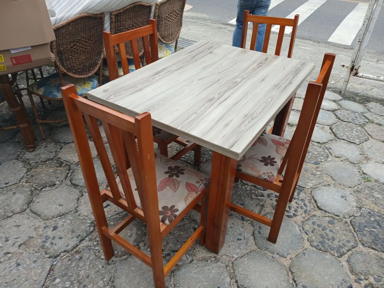 Mesa com cadeiras  - Foto 4