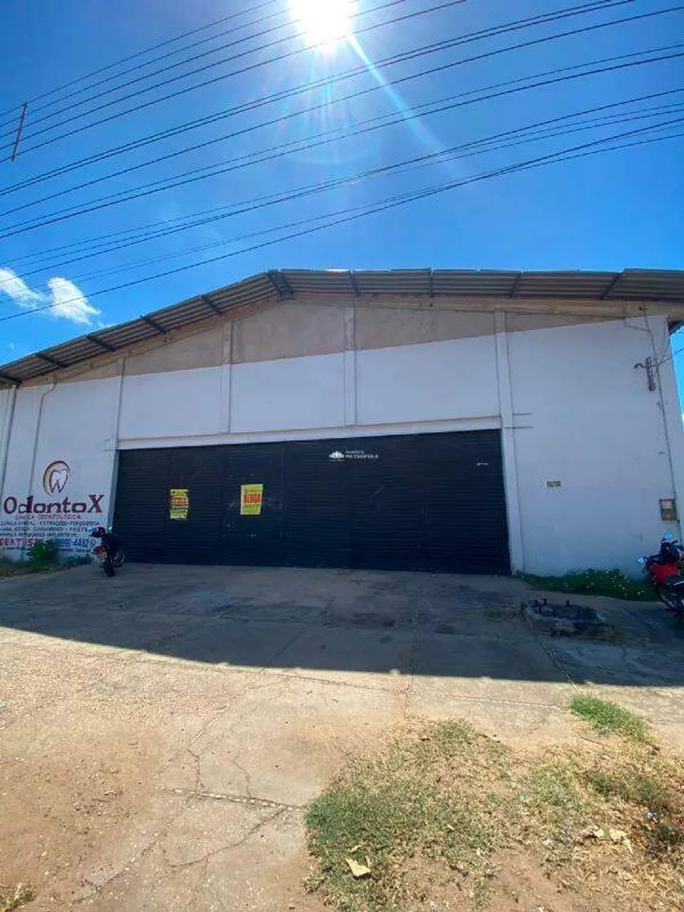 GALPÃO COMERCIAL COM 08 VAGAS DE GARAGEM DESCOBERTA EM TIMON-MA.