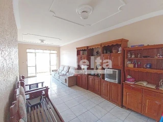 Apartamento com 3 quartos sendo 1 suíte disponível para venda no bairro Centro em Uberlând
