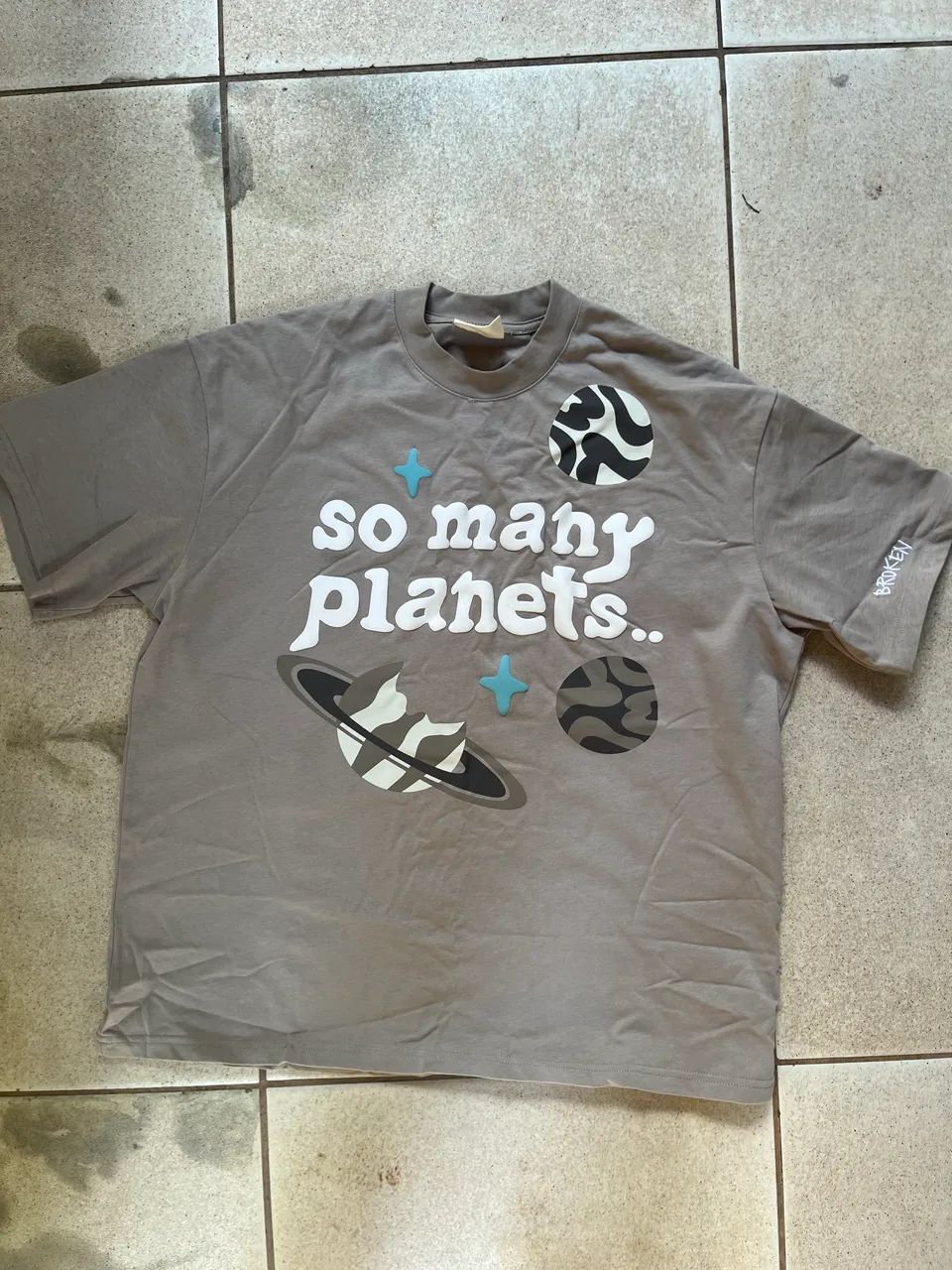 Camiseta broken planet - so many planets