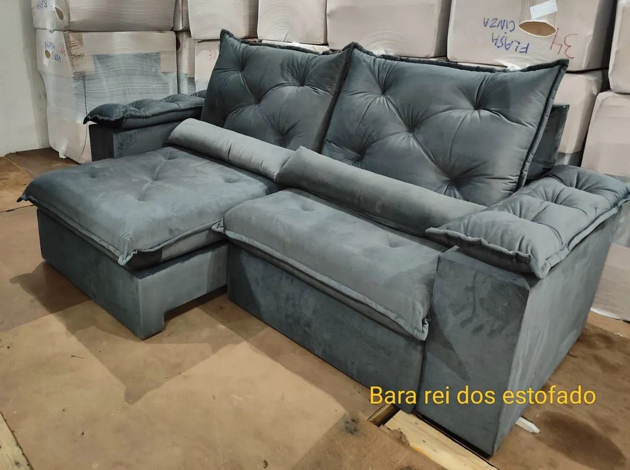 Luxuoso sofá retrátil em promoção 