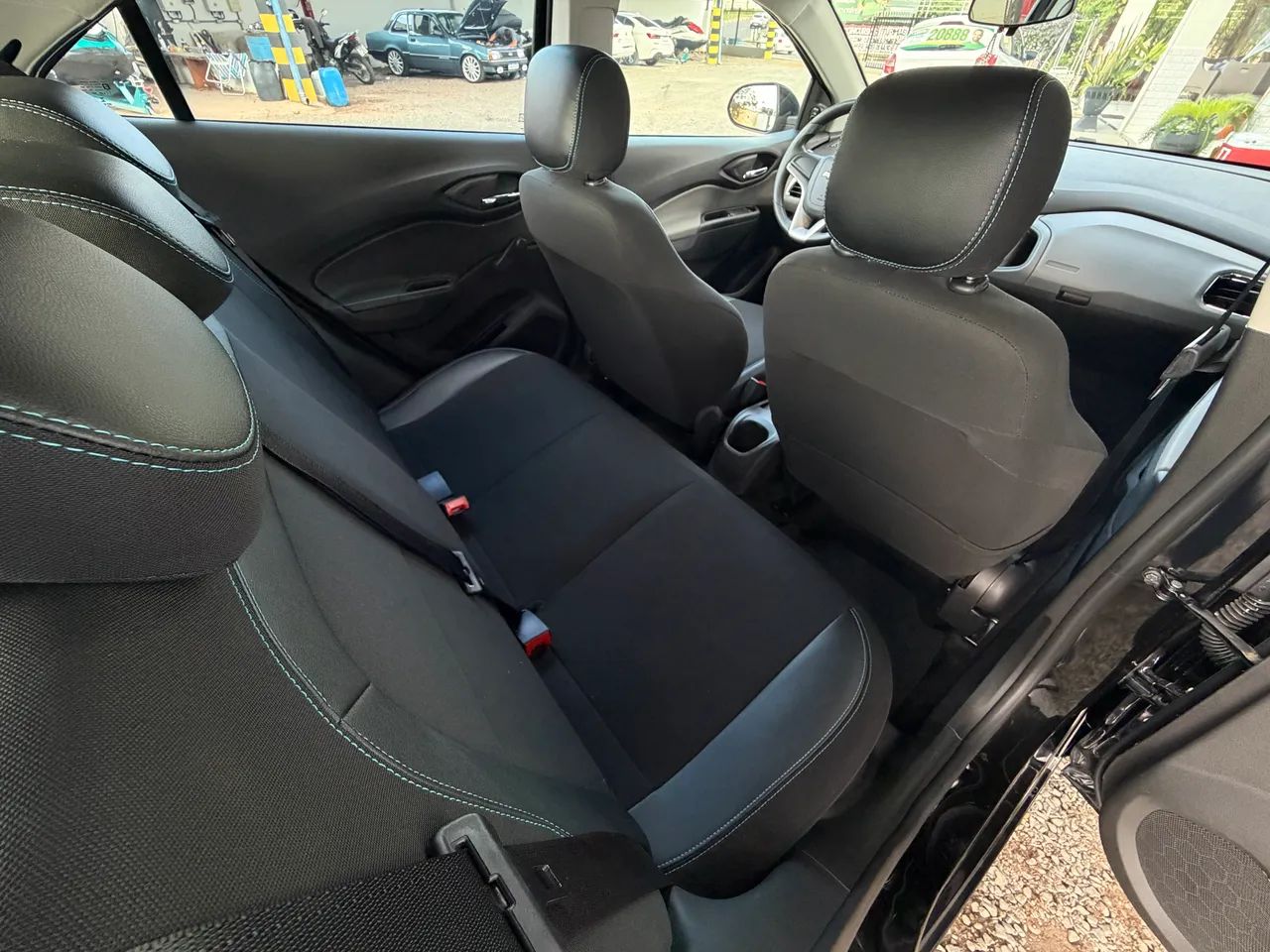 Chevrolet Onix Hatch LT 1.0 8V Flex Mec. 4P 2018 - Foto 3