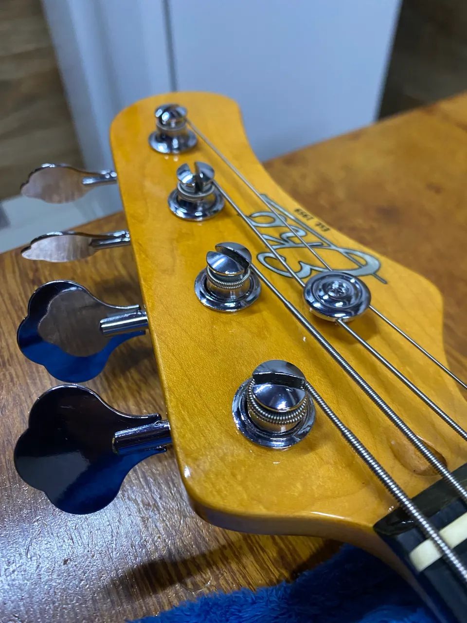 Contra Baixo EKO Guitars  - Foto 5
