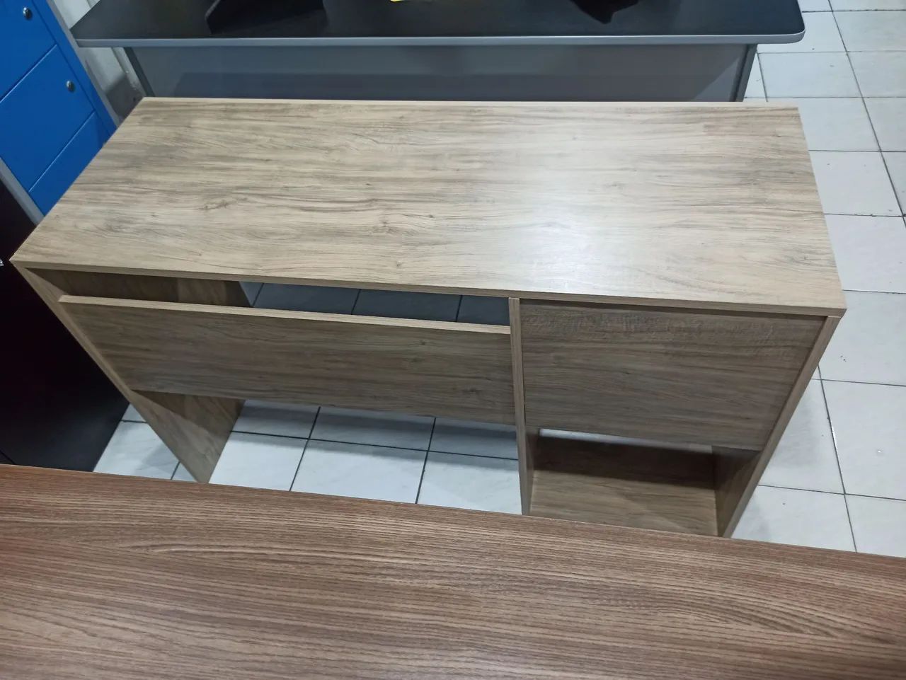 Escrivaninha com 2 gavetas  - Foto 3