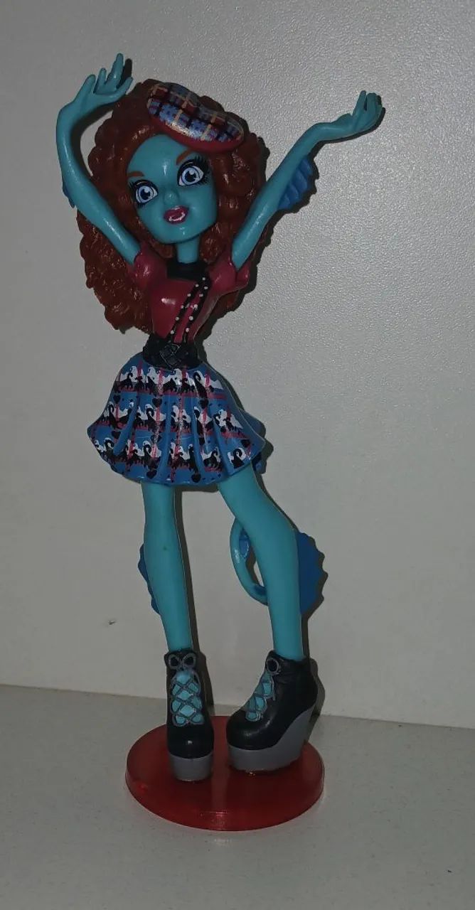 BONECA MONSTER HIGH LORNA MCNESSIE COLADA NA BASE
