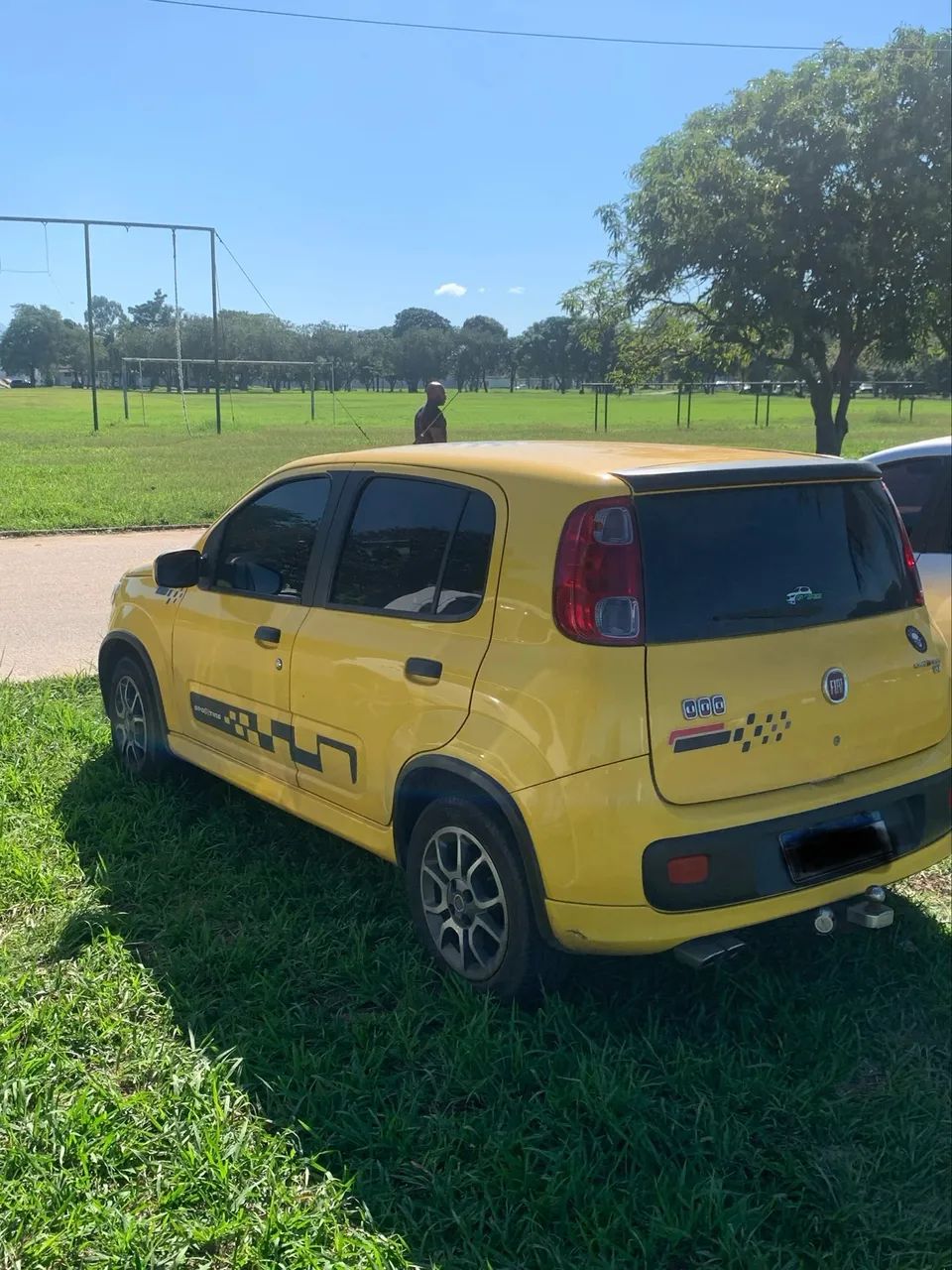 Fiat Uno Sporting 1.4 EVO Fire Flex 8V 4P 2012 - Foto 3