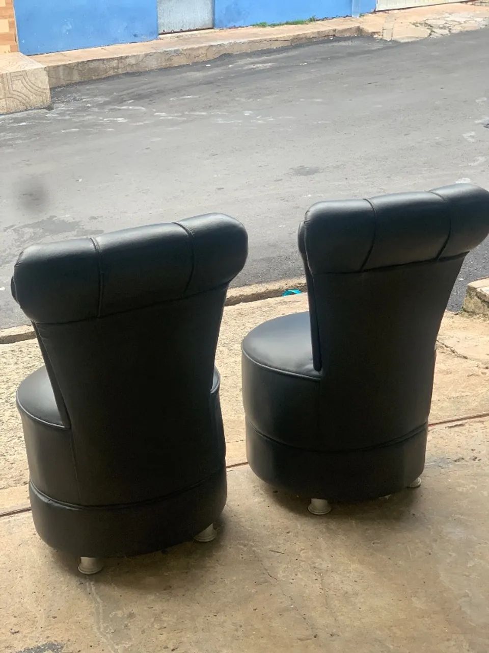 Poltronas em ótimo estado lindas em couro  - Foto 2