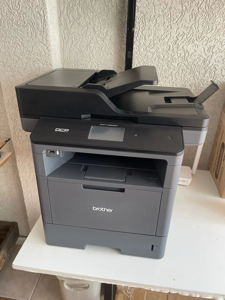 impressora multifuncional laser monocromática - Preta e branca Brother, DCP-L5652DN 