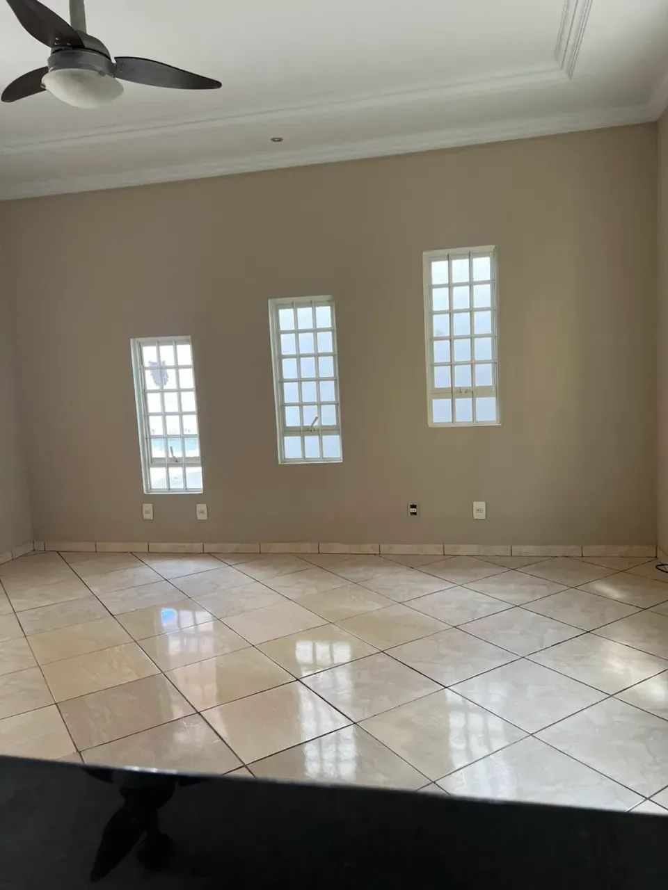 Linda Casa e um Ponto Comercial - Foto 3