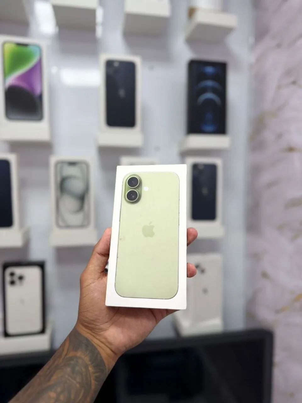 IPHONE 17 256GB VERDE<br>R$ 5.999,00 TOP
