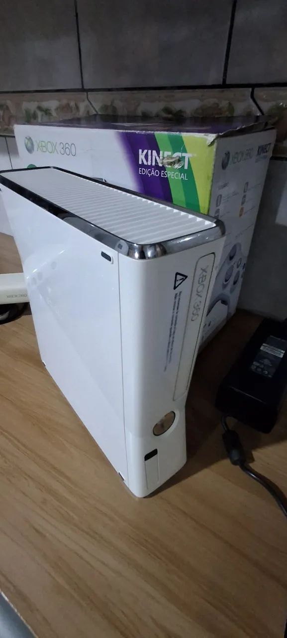Xbox 360 slim Branco com caixa e kinect - Foto 4