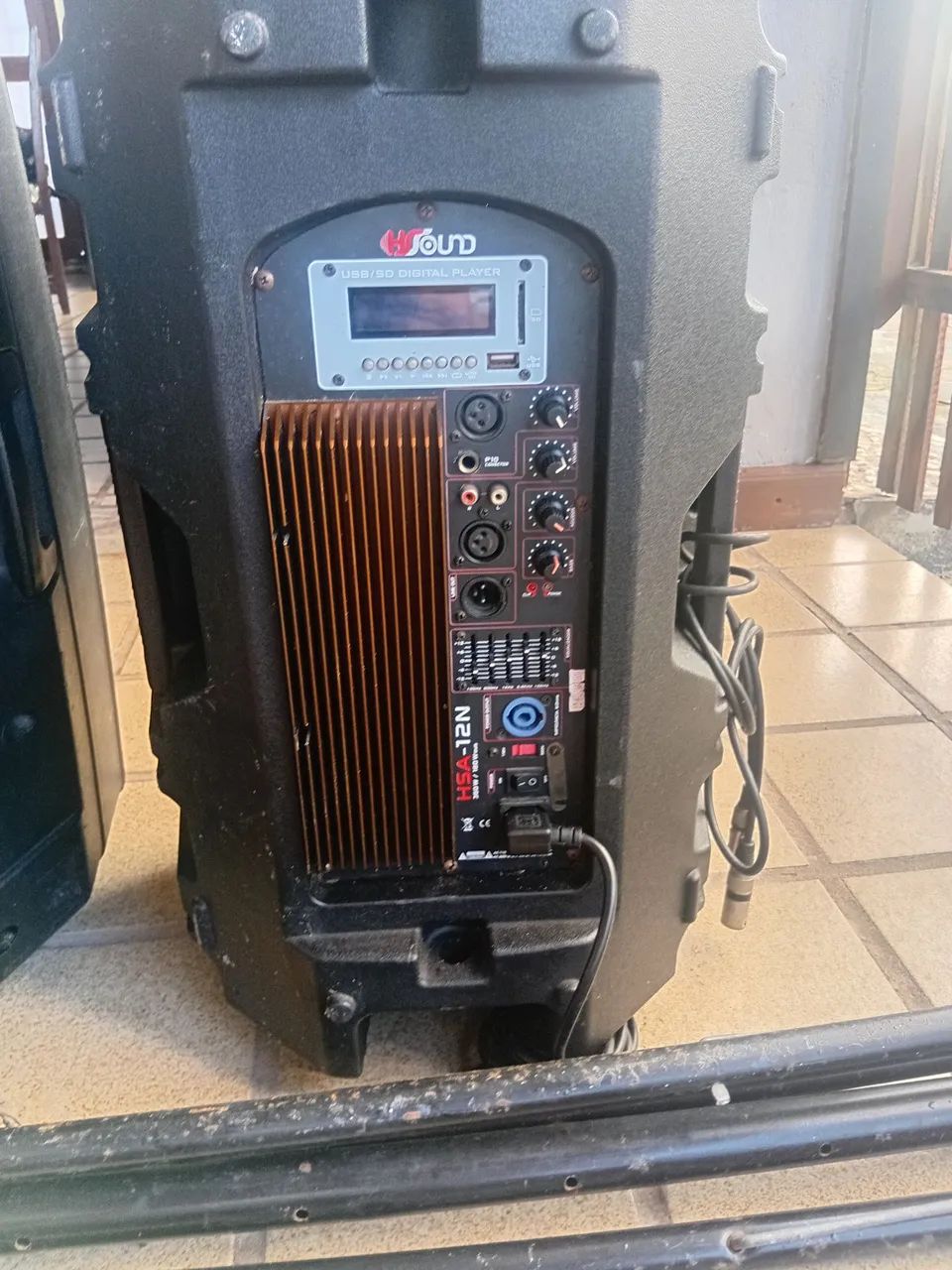 Duas caixas proficionad de 15 e 12 polegadas vendo u idade com tripés,aceito cartão.  - Foto 4