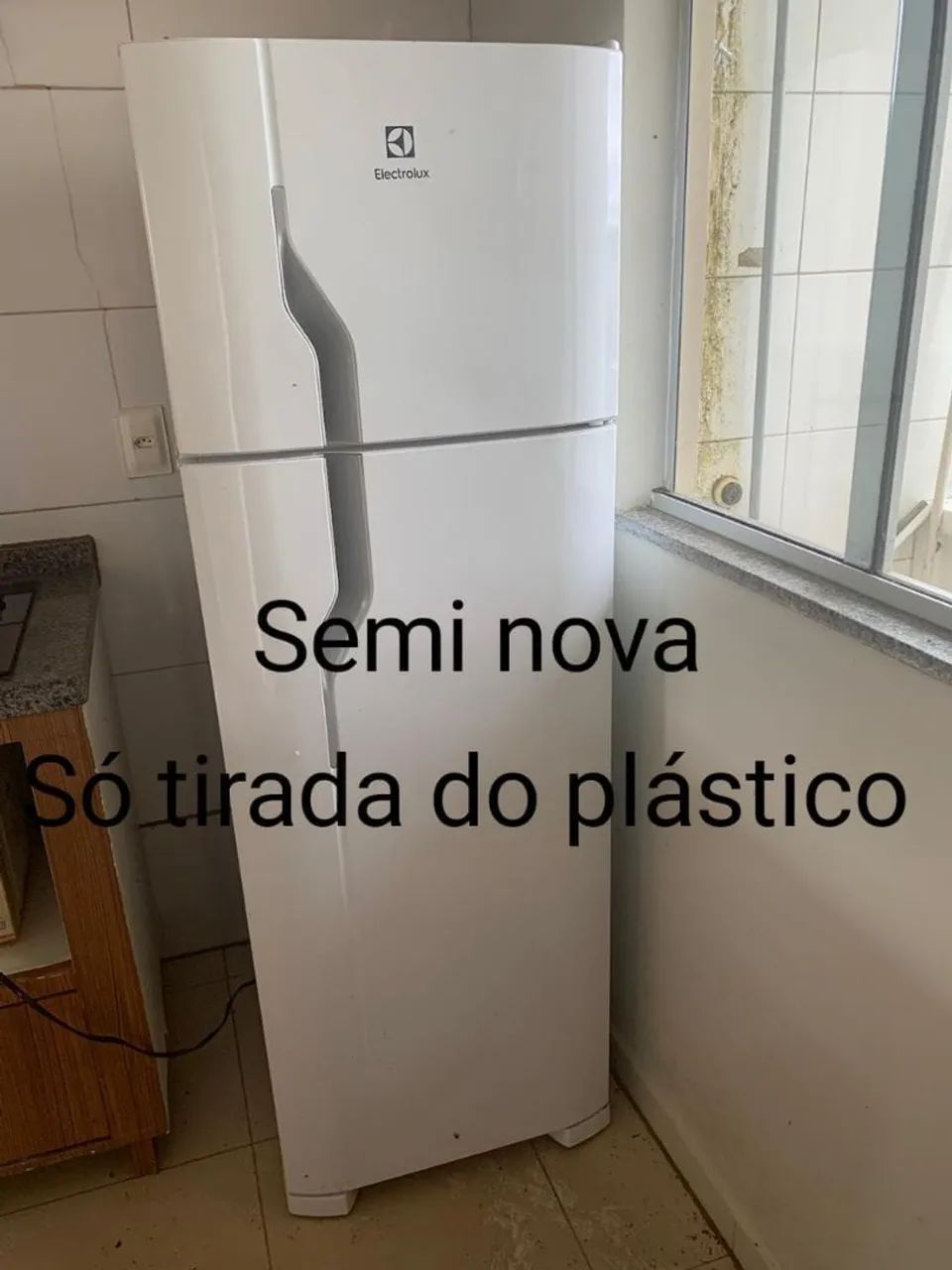 Geladeira semi nova, apenas tirada do plástico  - Foto 2