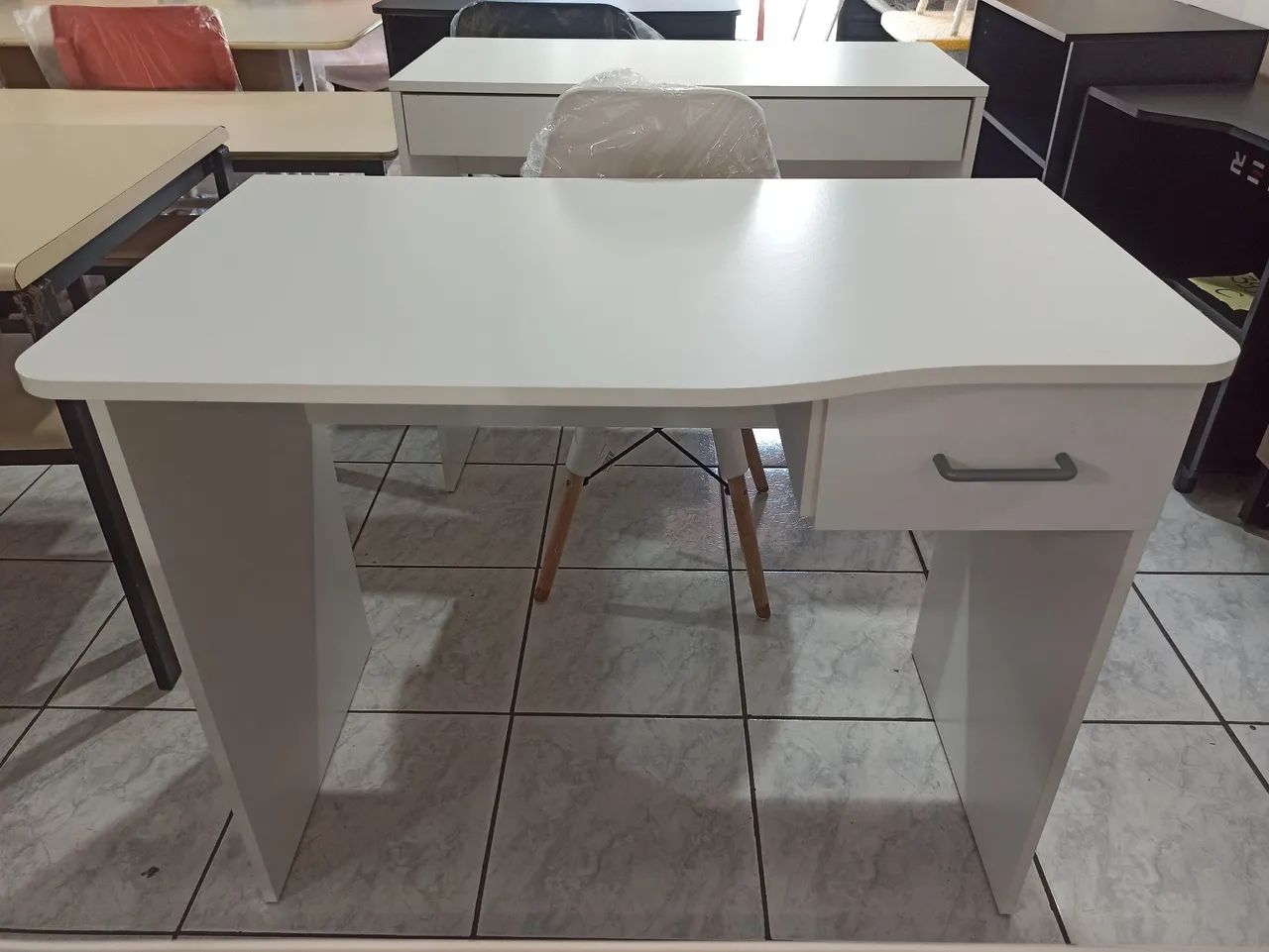 Escrivaninha na cor Branca 