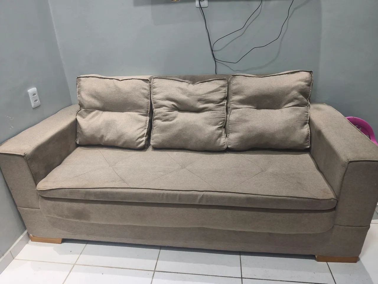 Vendo Sofás de dois e três lugares