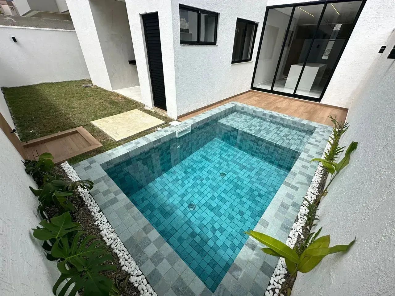Casa modelo no condomínio jardim espanha 