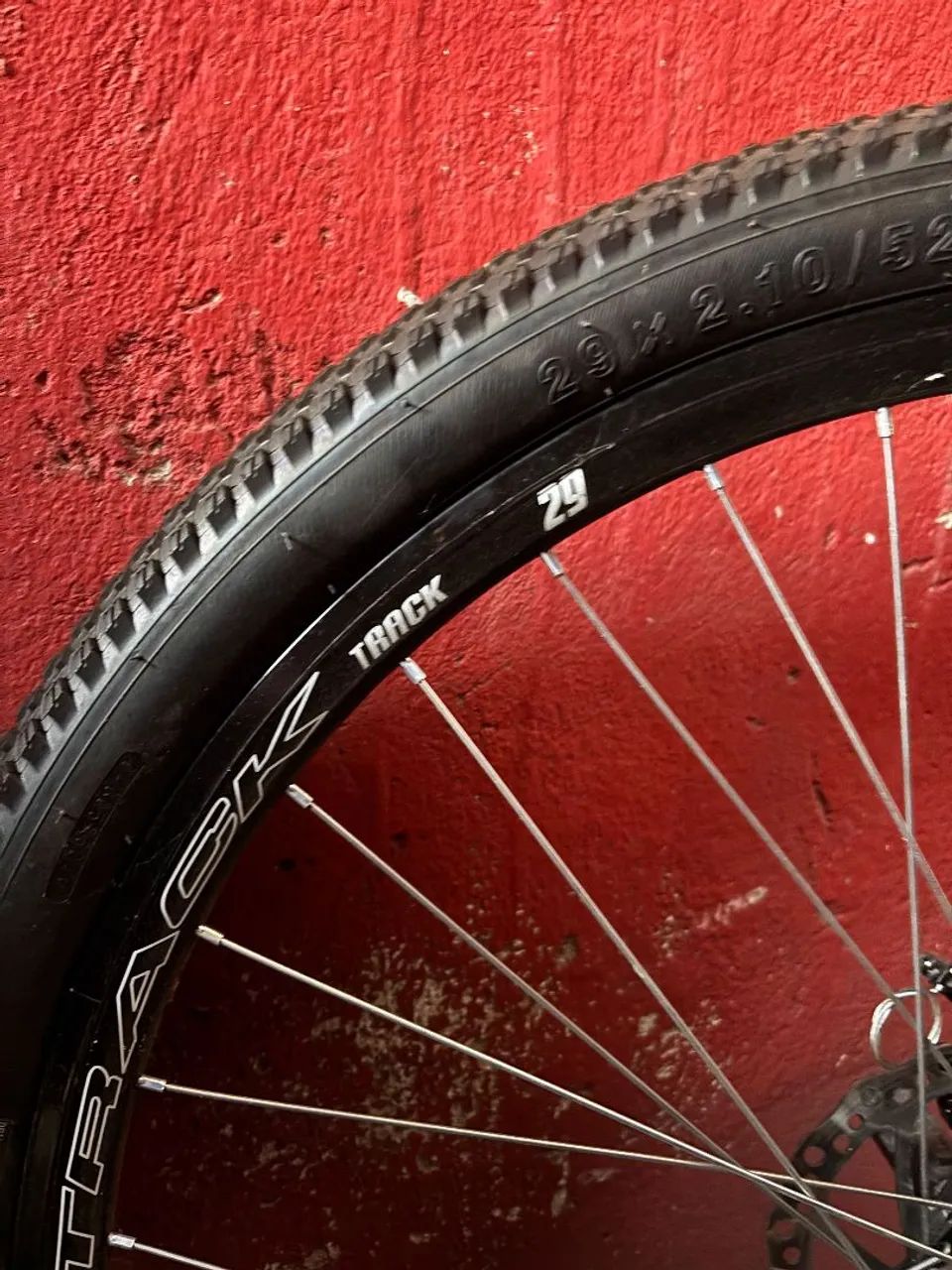 Bicicleta track aro 29 prata.