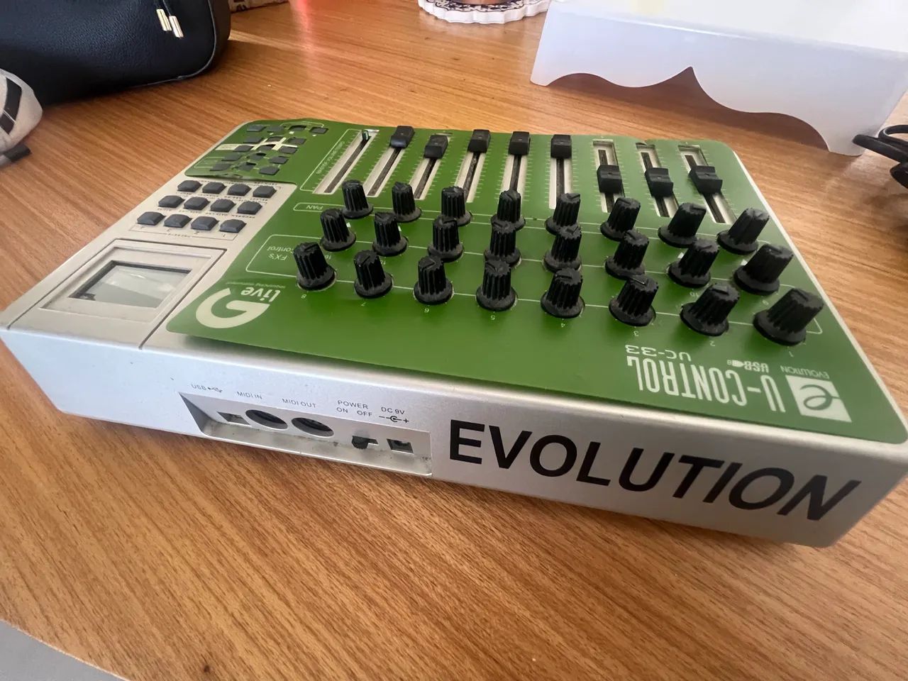 Controlador MIDI Evolution U-Control UC-33 - 9 Faders, 24 Knobs, USB/MIDI - Foto 2