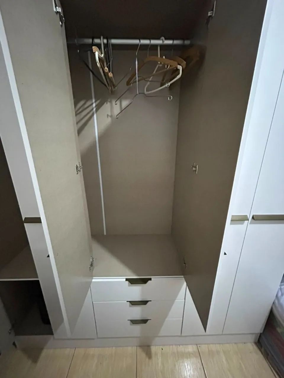 Guarda-roupa com 6 portas e 3 gavetas - Foto 3
