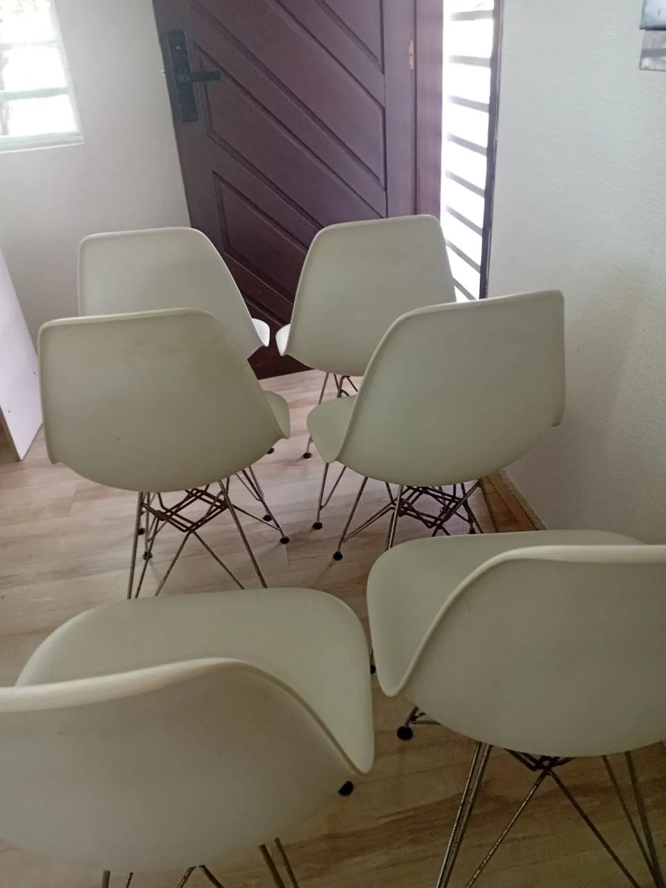 Cadeira Eames Eiffel base de metal