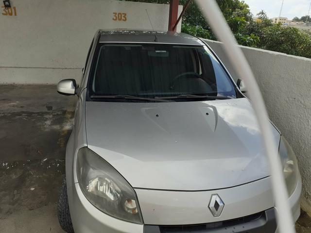 Vende se um sandero 1.6 completo valor 20500 2013/2014 - Foto 3