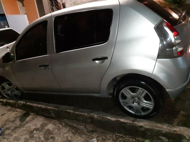 Vende se um sandero 1.6 completo valor 20500 2013/2014 - Foto 6
