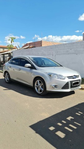 FORD FOCUS SEDAN