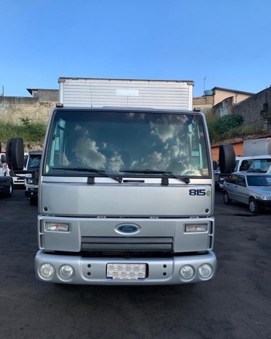 CAMINHÃO FORD CARGO 815 BAÚ