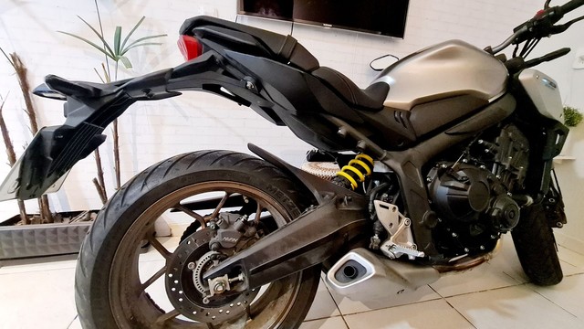 REPASSE CB 650 R CAFÉ RACING COM 2 MIL KM