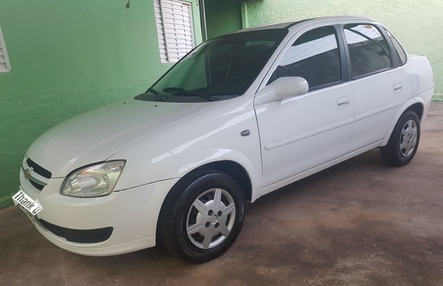 VENDO CHEVROLET CLASSIC BEM CONSERVADO!