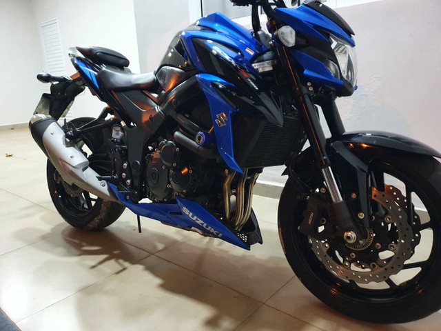 SUZUKI GSX-S750