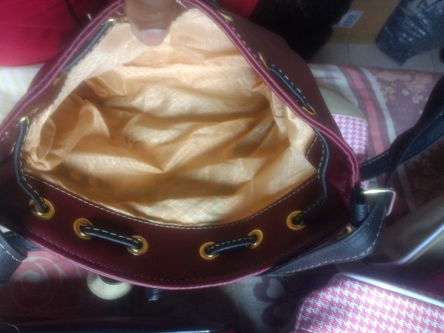 9 Bolsas feminina couro sintético altura 21cm largura 28cm preço de fabrica.