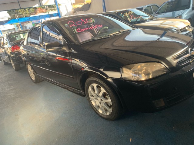 ASTRA HATCH ADVANTAGE 2010, COMPLETO PRETO, SOM