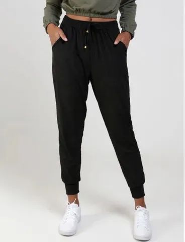 (NOVA! / TAM: M-G) Calça Jooger Suede Preta - Foto 2